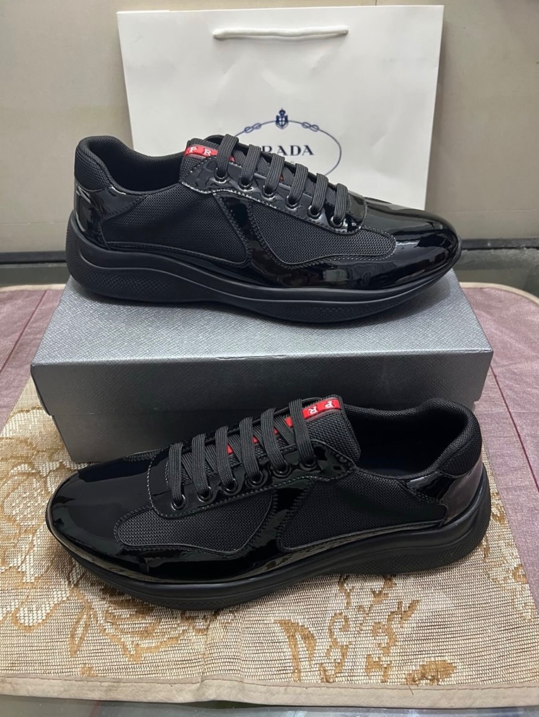 Prada nouveau model  — Chaussures à vendre sur MOJO
